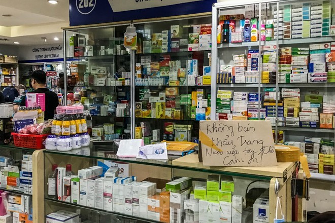 Giữa cơn sốt, chợ thuốc Hapulico đồng loạt treo biển 'không bán khẩu trang' ảnh 6