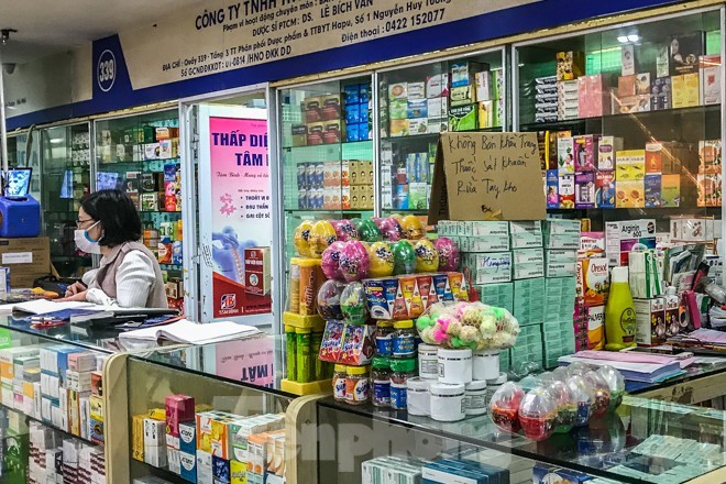 Giữa cơn sốt, chợ thuốc Hapulico đồng loạt treo biển 'không bán khẩu trang' ảnh 8