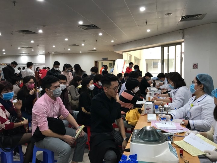 Người dân xếp hàng ‘giải cứu’ tình trạng khan hiếm máu ảnh 3