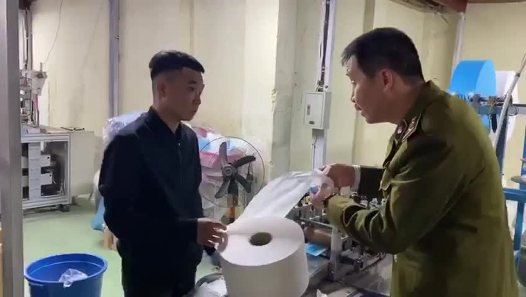 Thông tin thêm về các sơ sở sản xuất dùng giấy vệ sinh để sản xuất lõi khẩu trang y tế ảnh 1