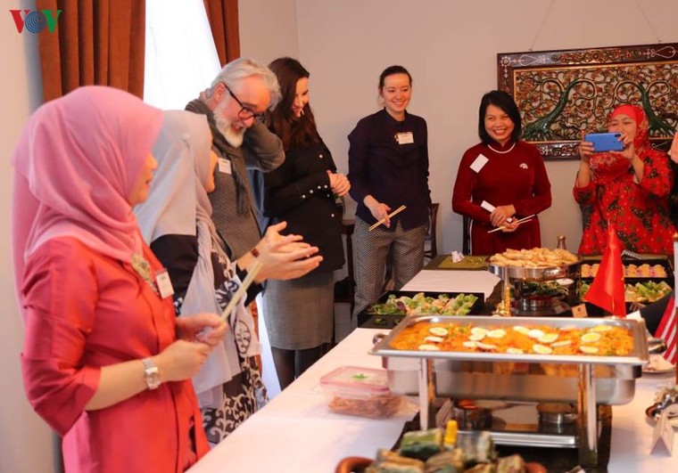 Đại sứ quán các nước ASEAN phối hợp quảng bá văn hóa tại Ukraine ảnh 1