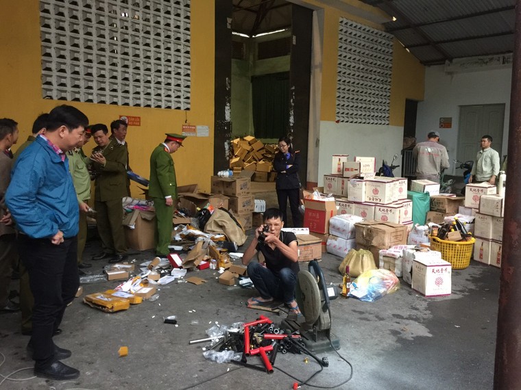 Bắc Giang tiêu hủy gần 11.000 sản phẩm các loại trị giá trên 584.000.000 đồng ảnh 2