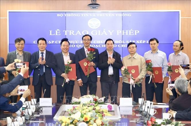 Trao giấy phép hoạt động cho 18 tạp chí chuyển đổi theo quy hoạch báo chí ảnh 1