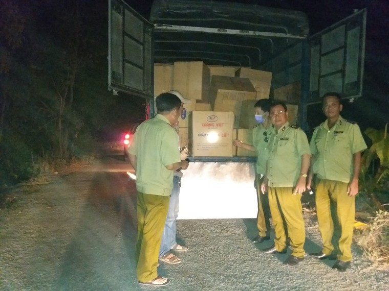 An Giang: Tạm giữ hơn 200.000 chiếc khẩu trang không có hóa đơn, chứng từ ảnh 1