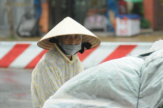 Mưa to trái mùa 'giải nhiệt' cho các tỉnh Nam Bộ đang nóng bức ảnh 3