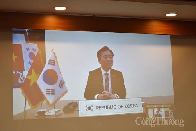 Bộ trưởng Trần Tuấn Anh hội đàm trực tuyến với Bộ trưởng Bộ Công nghiệp, Thương mại và Năng lượng Hàn Quốc Sung Yun Mo. ảnh 1
