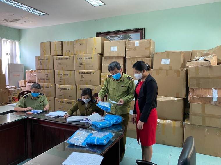 Vụ làm giả vật tư y tế phòng chống dịch COVID-19: Khởi tố các đối tượng liên quan ảnh 1