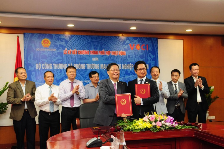 Bộ Công thương và VCCI ký kết chương trình phối hợp hoạt động xúc tiến thương mại, kết nối doanh nghiệp ảnh 4