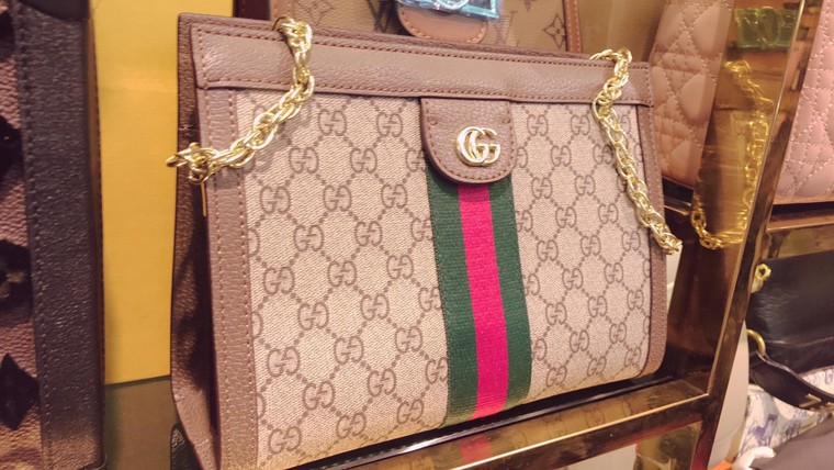 Hà Nội: Tạm giữ hơn 2.000 sản phẩm nghi nhái nhãn hiệu nổi tiếng ảnh 8