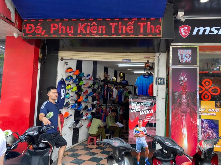 Hà Nội: Thu giữ 1.547 sản phẩm có dấu hiệu hàng giả nhãn hiệu nổi tiếng ảnh 2