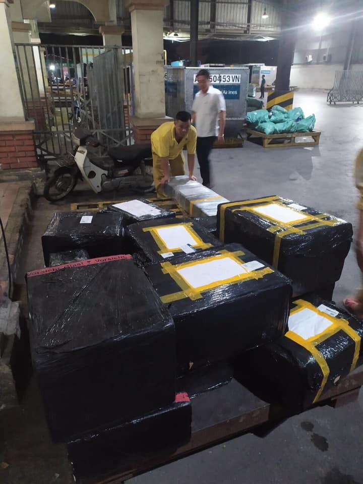 Nóng: Phát hiện đường dây chuyên buôn hàng lậu qua đường hàng không ảnh 2