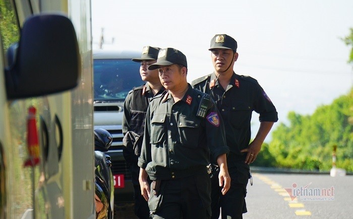 Bay flycam truy tìm phạm nhân vượt ngục lẩn trốn trên đèo Hải Vân ảnh 7