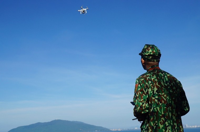 Bay flycam truy tìm phạm nhân vượt ngục lẩn trốn trên đèo Hải Vân ảnh 4