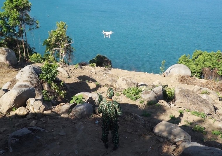 Bay flycam truy tìm phạm nhân vượt ngục lẩn trốn trên đèo Hải Vân ảnh 6