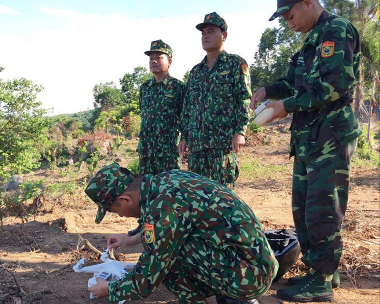 Bay flycam truy tìm phạm nhân vượt ngục lẩn trốn trên đèo Hải Vân ảnh 2