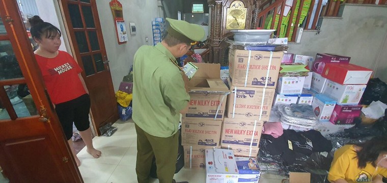 QLTT Hà Nội 'đột kích' cơ sở lớn chuyên kinh doanh hàng giả qua facebook ảnh 3