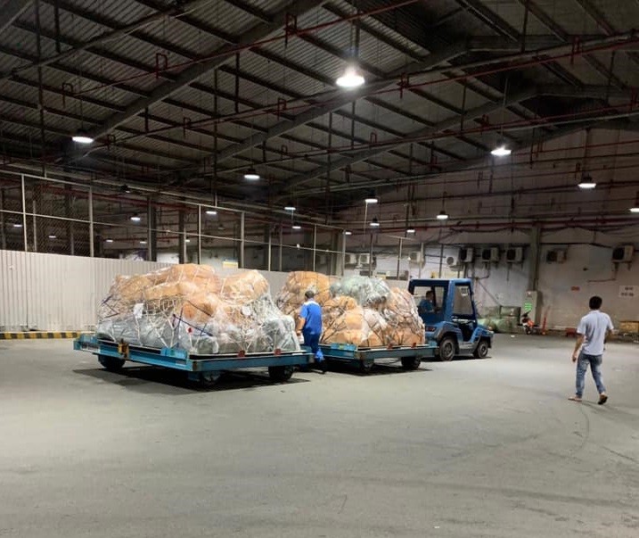 Nóng: QLTT thu giữ hơn 4 tấn hàng lậu vận chuyển qua đường hàng không ảnh 1