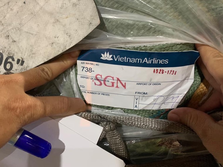 Nóng: QLTT thu giữ hơn 4 tấn hàng lậu vận chuyển qua đường hàng không ảnh 4
