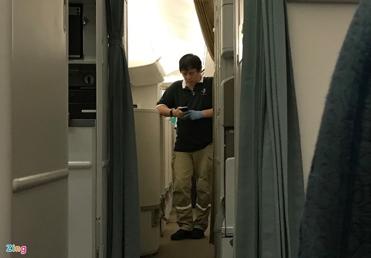 Hình ảnh di chuyển bệnh nhân 91 trên chuyến bay từ TP.HCM tới Hà Nội ảnh 3