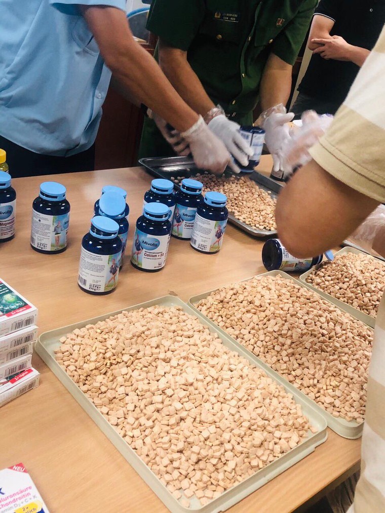 Nóng: Thu giữ 19kg ma túy tổng hợp vận chuyển qua sân bay quốc tế Nội Bài ảnh 3