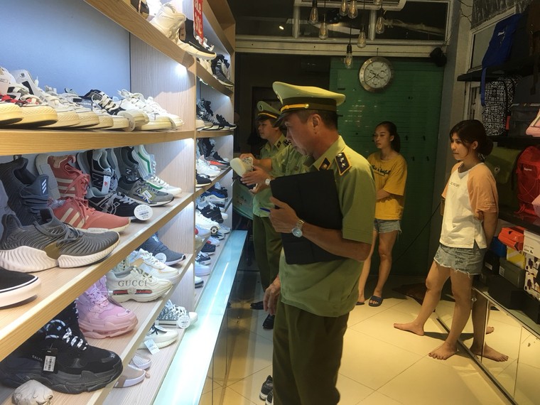 Bắc Giang tạm giữ gần 2.900 đơn vị hàng hóa không rõ nguồn gốc ảnh 1