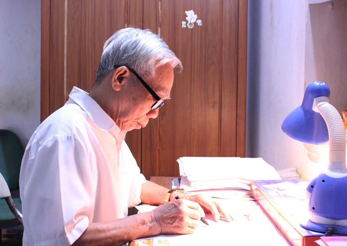 Ông lão viết 20.000 lá thư báo mộ liệt sĩ ảnh 1