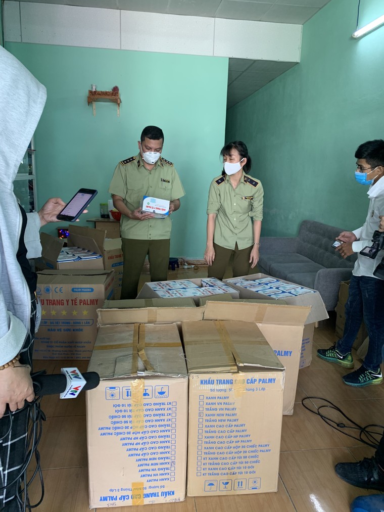 Đà Nẵng: Phát hiện 21.000 chiếc khẩu trang không có hóa đơn chứng từ, không rõ nguồn gốc xuất xứ ảnh 3