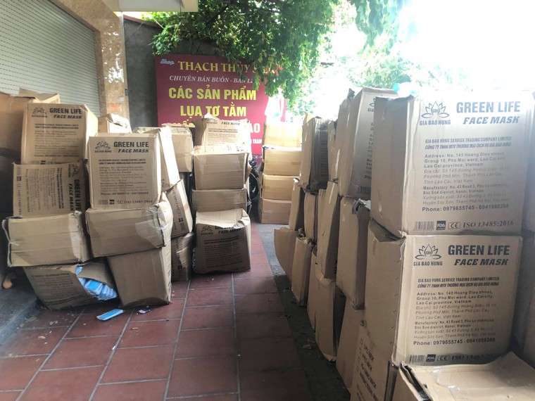 Hà Nội: Thu giữ gần 800.000 khẩu trang không rõ nguồn gốc ảnh 3