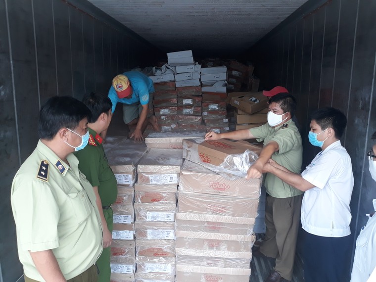 Kinh hoàng: Bình Dương phát hiện hơn 19 tấn sản phẩm động vật đông lạnh bị ôi thiu, không rõ nguồn gốc ảnh 1