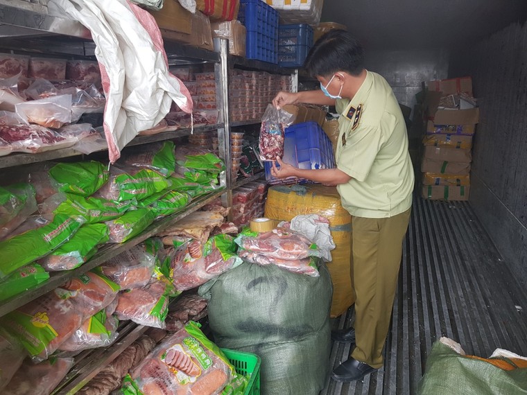 Kinh hoàng: Bình Dương phát hiện hơn 19 tấn sản phẩm động vật đông lạnh bị ôi thiu, không rõ nguồn gốc ảnh 3