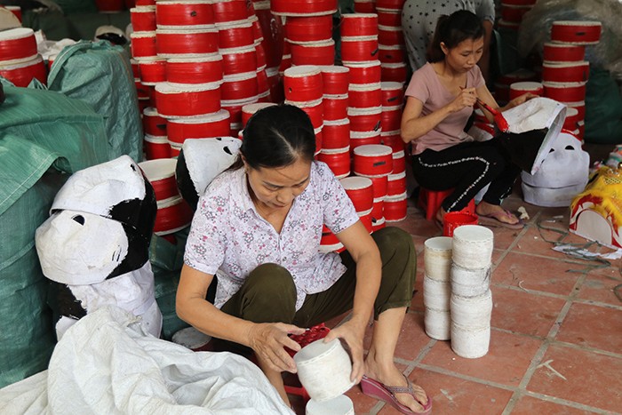 Làng nghề sản xuất đồ chơi trung thu ảm đạm vì dịch COVID-19 ảnh 3
