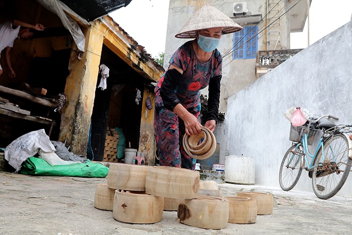 Làng nghề sản xuất đồ chơi trung thu ảm đạm vì dịch COVID-19 ảnh 7
