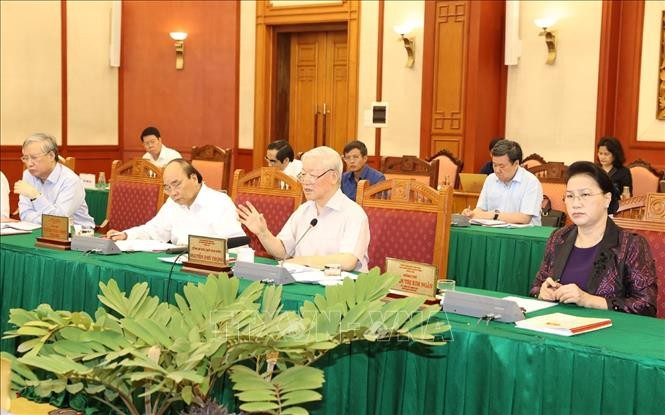 Bộ Chính trị làm việc với Thường vụ Quân ủy Trung ương ảnh 1