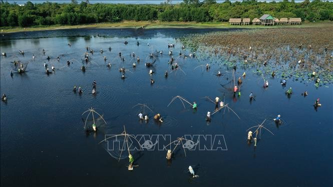 Hội 'phá trằm' ở Quảng Trị ảnh 2