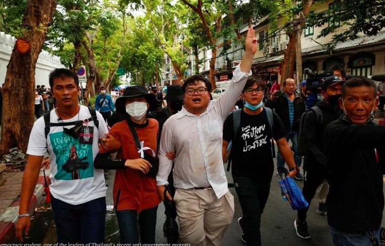Thái Lan: Biểu tình kêu gọi hạn chế quyền lực của hoàng gia ảnh 1