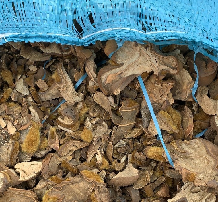 Bắt gần 500.000 bao thuốc lá ngoại và hàng chục tấn nghi dược liệu tại Móng Cái ảnh 2