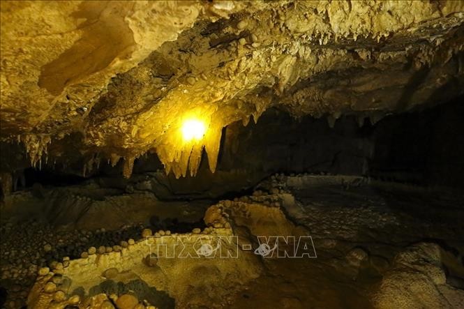 Khám phá vẻ đẹp hang động Chua Ta - Điện Biên ảnh 1