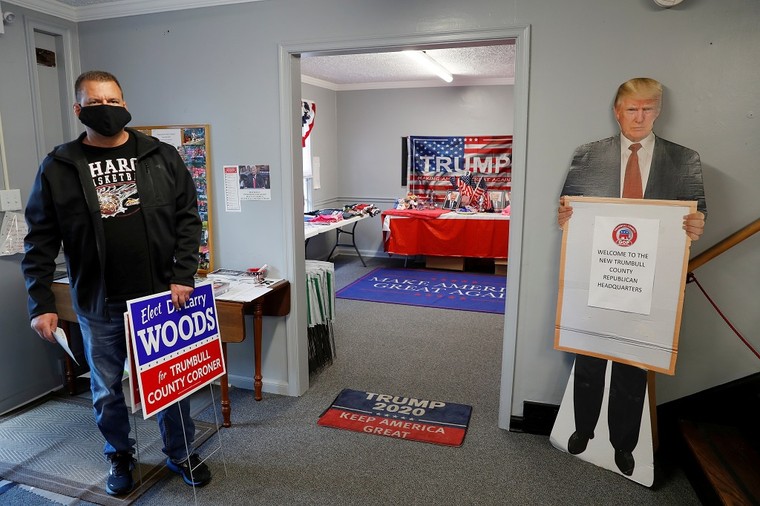 Người ủng hộ vẫn quyết bỏ phiếu cho Tổng thống Trump ảnh 2