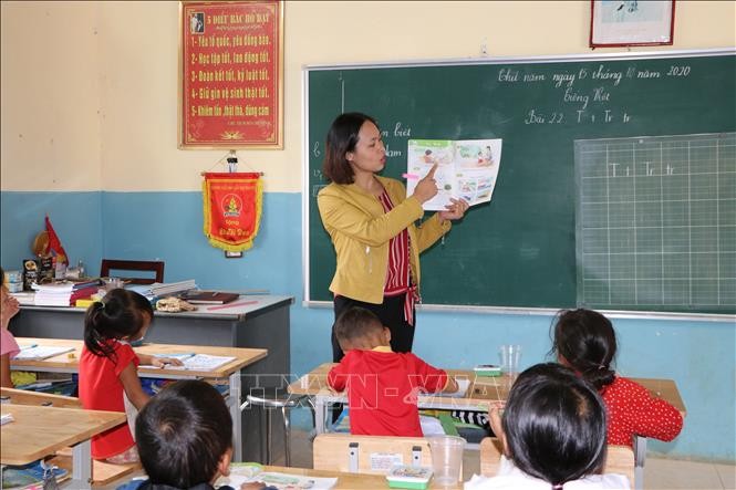 Khó khăn trong triển khai sách giáo khoa mới ở vùng cao ảnh 1