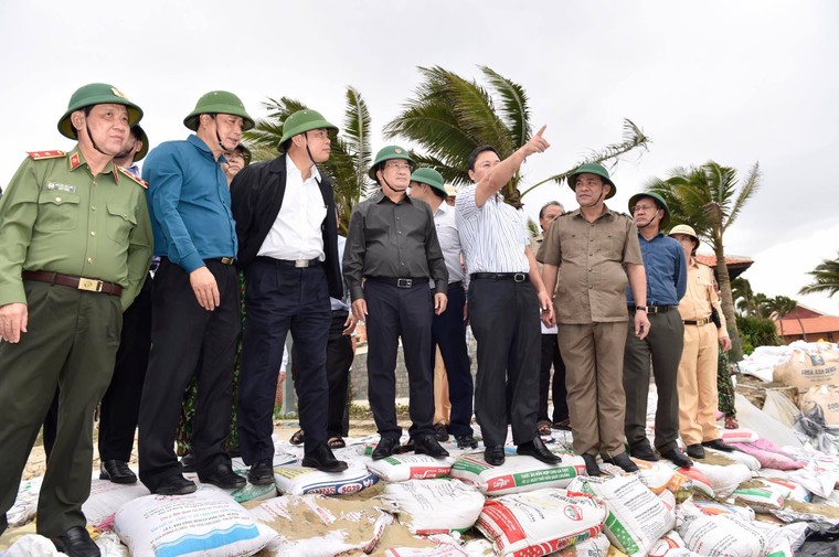 Phó Thủ tướng Trịnh Đình Dũng: Tình hình rất khẩn trương ảnh 3