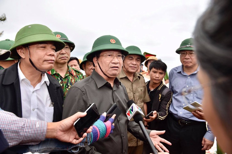 Phó Thủ tướng Trịnh Đình Dũng: Tình hình rất khẩn trương ảnh 5