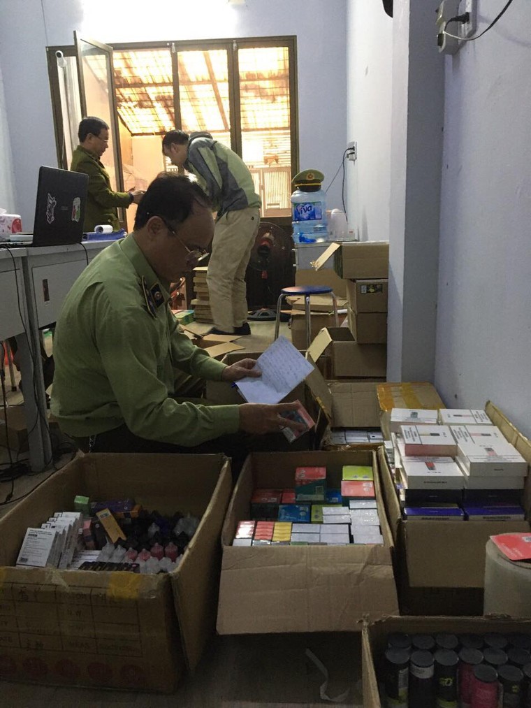 Hà Nội: thu giữ gần 1.600 máy hút thuốc lá điện tử ảnh 1
