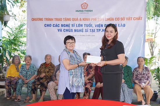 Tập đoàn Hưng Thịnh mang yêu thương đến Viện dưỡng lão nghệ sĩ và Chùa nghệ sĩ tại TP.HCM ảnh 1