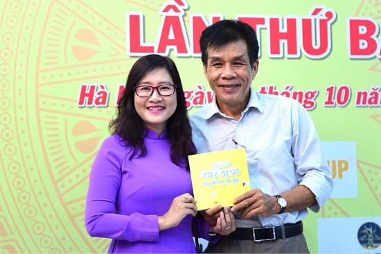 Tập thơ thiếu nhi ‘Chào thế giới bây giờ con đã đến’ đạt Giải thưởng Sách Quốc gia ảnh 2