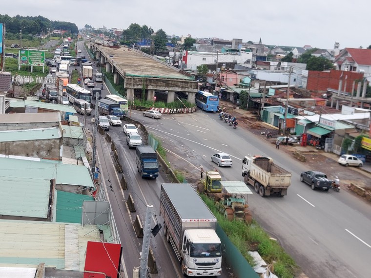 Cầu vượt Dầu Giây: Cây cầu “Rùa” đau khổ ảnh 1