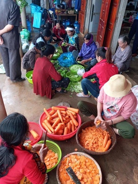 Tấm lòng người Sài Gòn hướng về đồng bào miền Trung yêu thương ảnh 1
