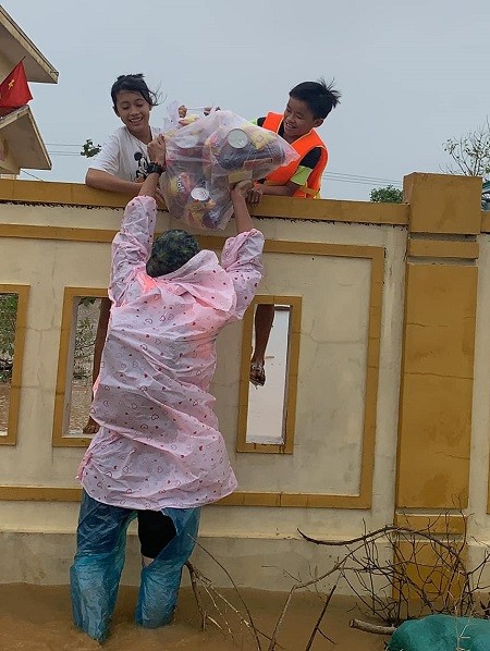 Tấm lòng người Sài Gòn hướng về đồng bào miền Trung yêu thương ảnh 4