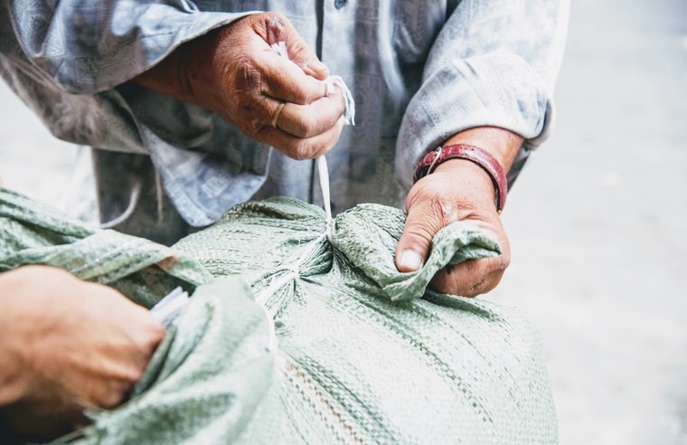 Chênh vênh đời cửu vạn - Bài 2: Đồng tiền khốn khó! ảnh 2