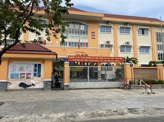 Canh đại dương, trứng chiên, chuối úng.. bữa ăn bán trú của trẻ khiến phụ huynh bật khóc ảnh 4