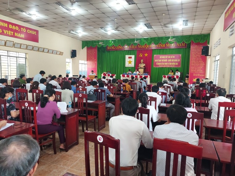 Vụ ‘Livestream chê lãnh đạo Huyện không hoàn thành nhiệm vụ, bị khởi tố’: Đến buổi tiếp xúc cử tri Huyện kêu cứu, bị lập biên bản ảnh 2